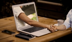 handshake-g7989edd0f_1920.jpg