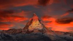 mountains-g9723421c9_1920.jpg