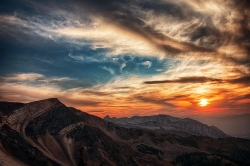 mountains-g649edf359_1920.jpg